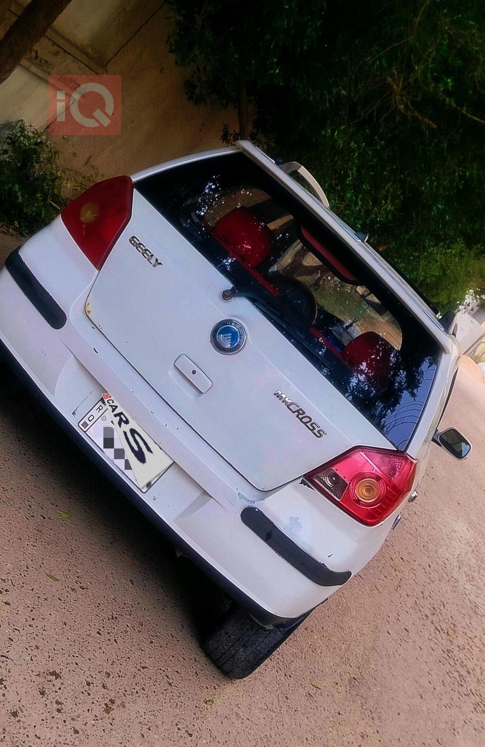 جيلي MK كروس